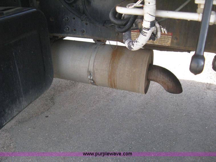 image for item E3488 2000 Chevrolet C8500 refuse truck