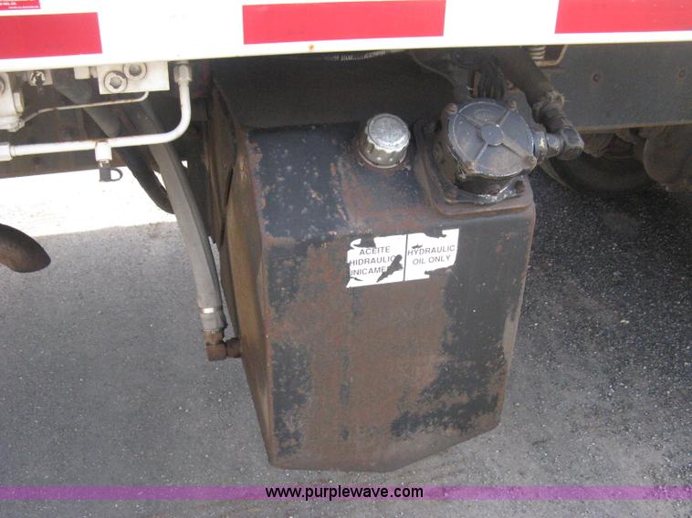 image for item E3488 2000 Chevrolet C8500 refuse truck