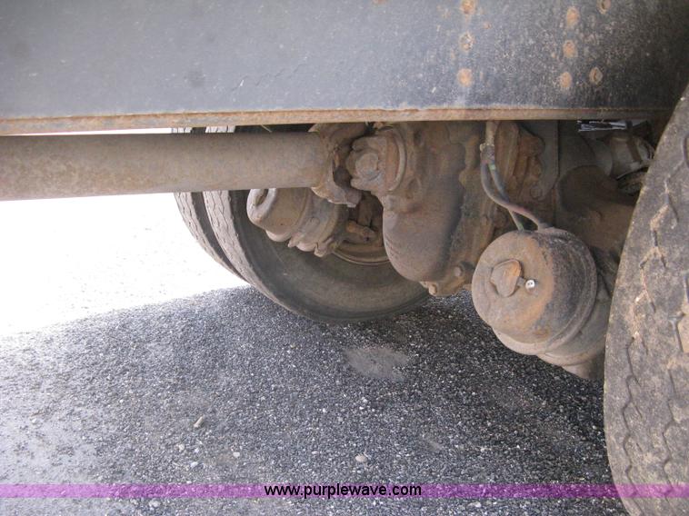 image for item E3488 2000 Chevrolet C8500 refuse truck