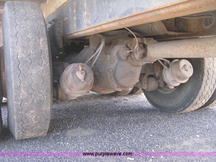 image for item E3488 2000 Chevrolet C8500 refuse truck