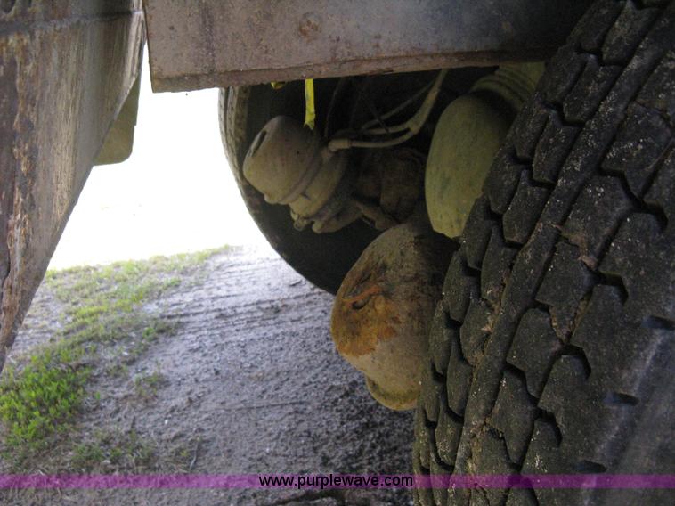 image for item E3488 2000 Chevrolet C8500 refuse truck