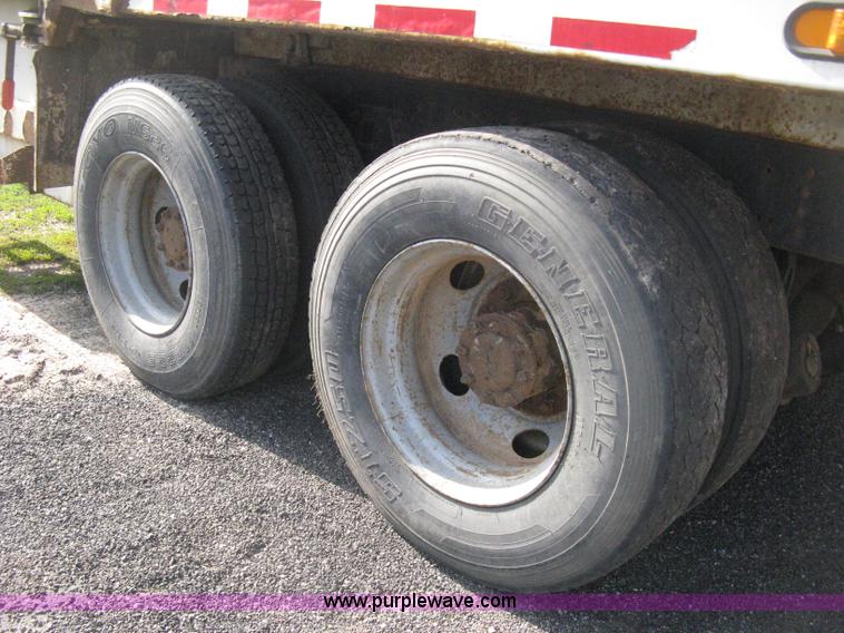 image for item E3488 2000 Chevrolet C8500 refuse truck