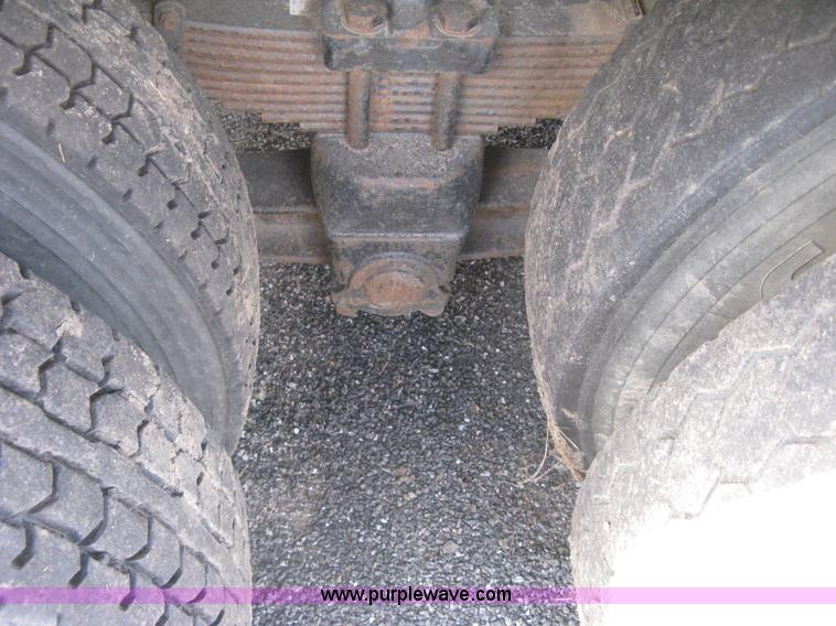 image for item E3488 2000 Chevrolet C8500 refuse truck