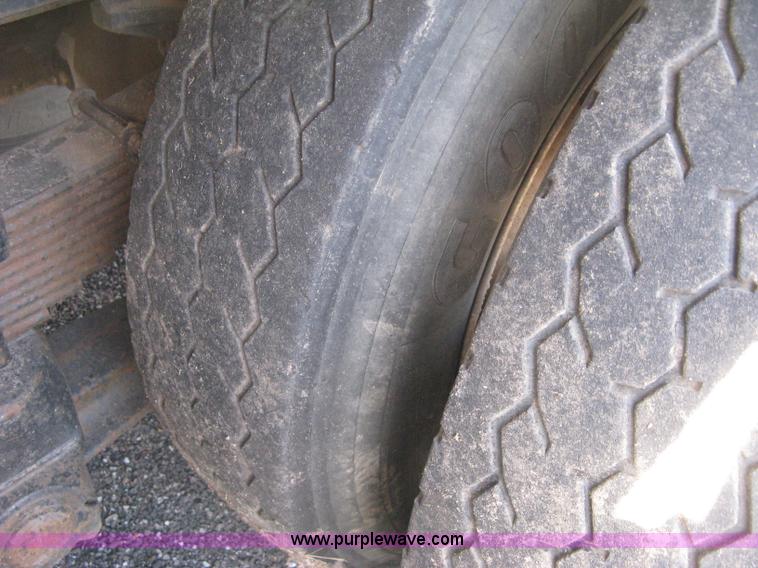 image for item E3488 2000 Chevrolet C8500 refuse truck