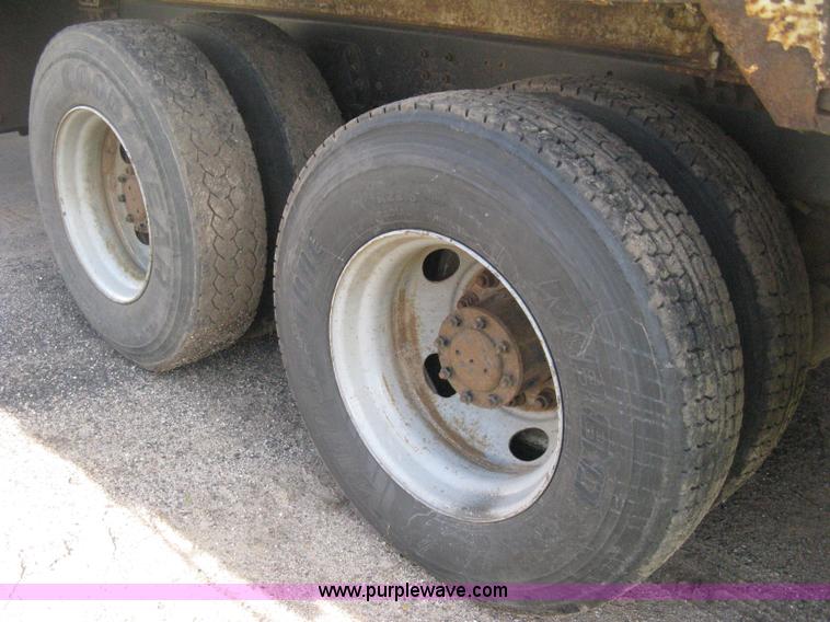 image for item E3488 2000 Chevrolet C8500 refuse truck