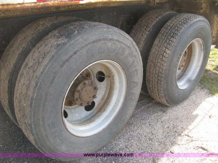 image for item E3488 2000 Chevrolet C8500 refuse truck