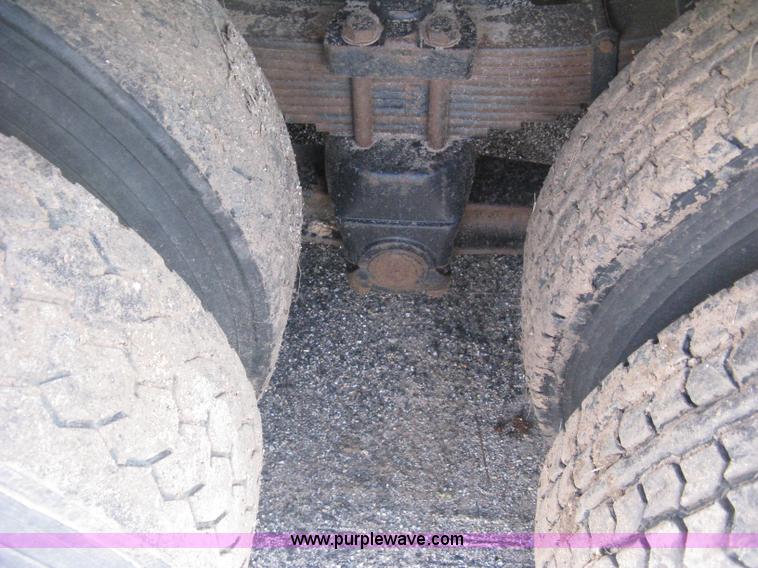 image for item E3488 2000 Chevrolet C8500 refuse truck