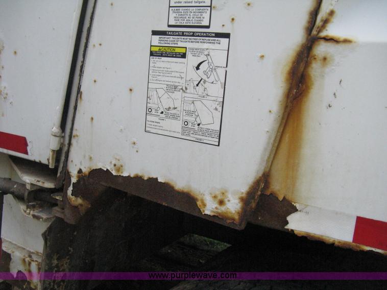 image for item E3488 2000 Chevrolet C8500 refuse truck