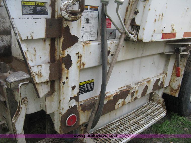 image for item E3488 2000 Chevrolet C8500 refuse truck