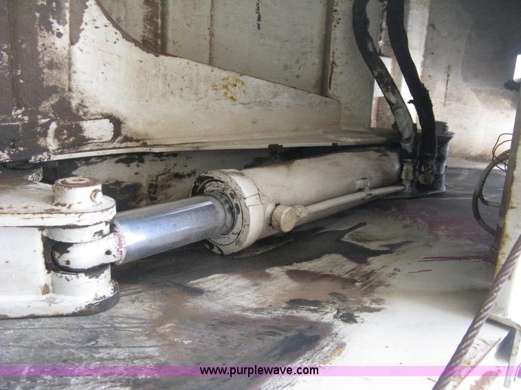 image for item E3488 2000 Chevrolet C8500 refuse truck