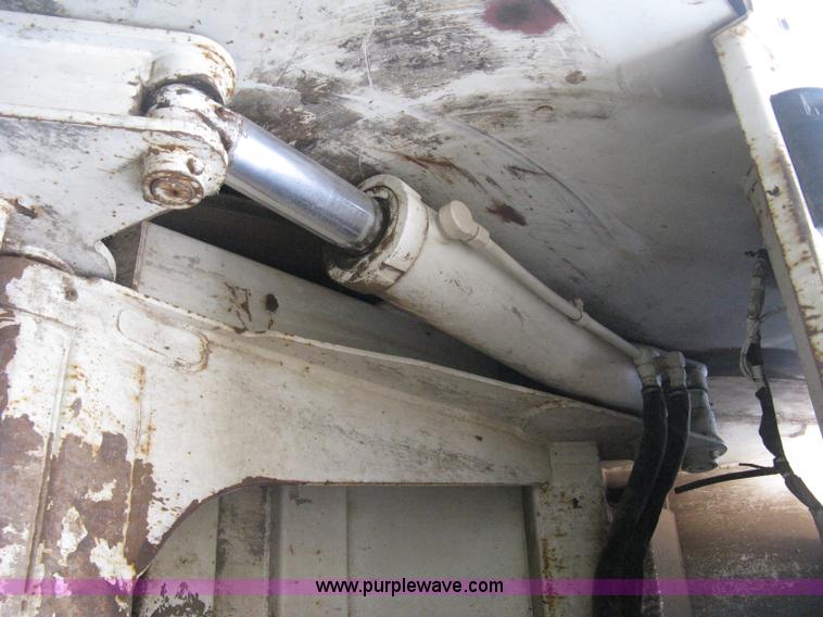 image for item E3488 2000 Chevrolet C8500 refuse truck