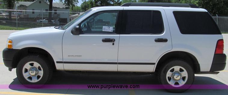 image for item E3945 2005 Ford Explorer SUV