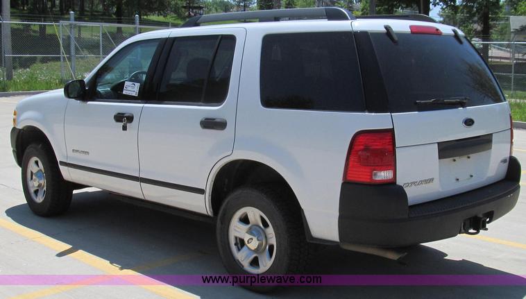 image for item E3945 2005 Ford Explorer SUV