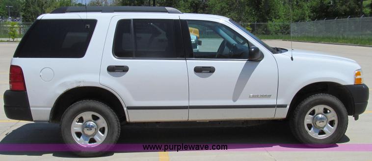 image for item E3945 2005 Ford Explorer SUV