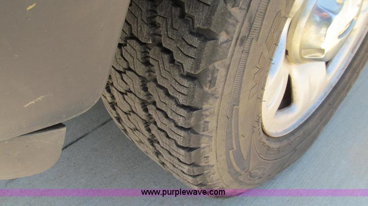 image for item E3945 2005 Ford Explorer SUV