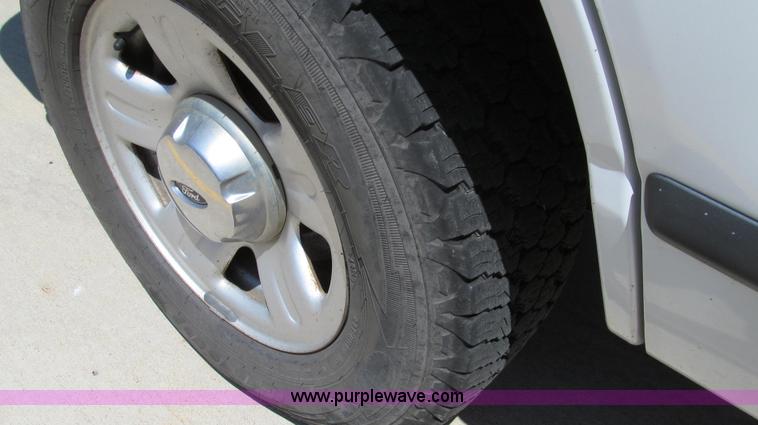 image for item E3945 2005 Ford Explorer SUV