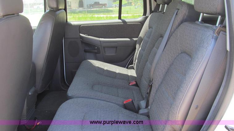 image for item E3945 2005 Ford Explorer SUV