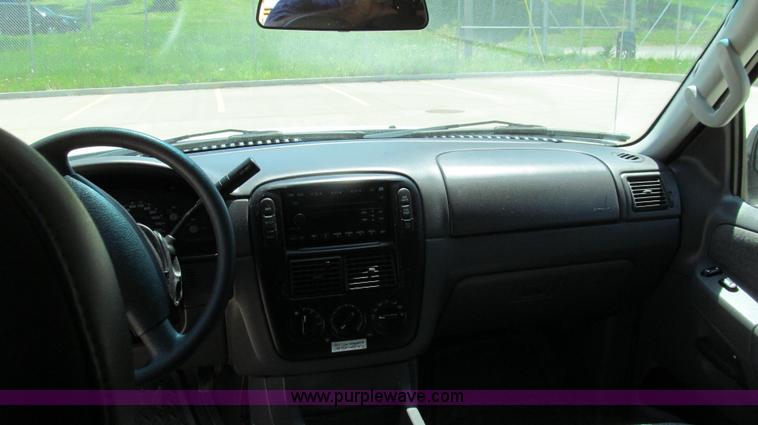image for item E3945 2005 Ford Explorer SUV