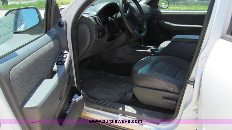 image for item E3945 2005 Ford Explorer SUV
