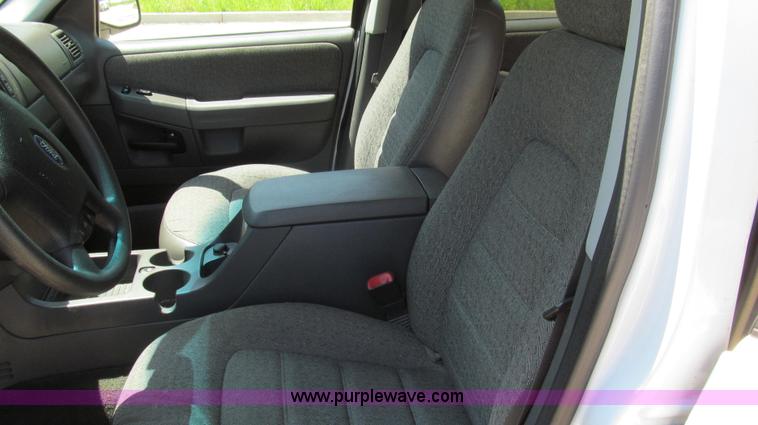 image for item E3945 2005 Ford Explorer SUV