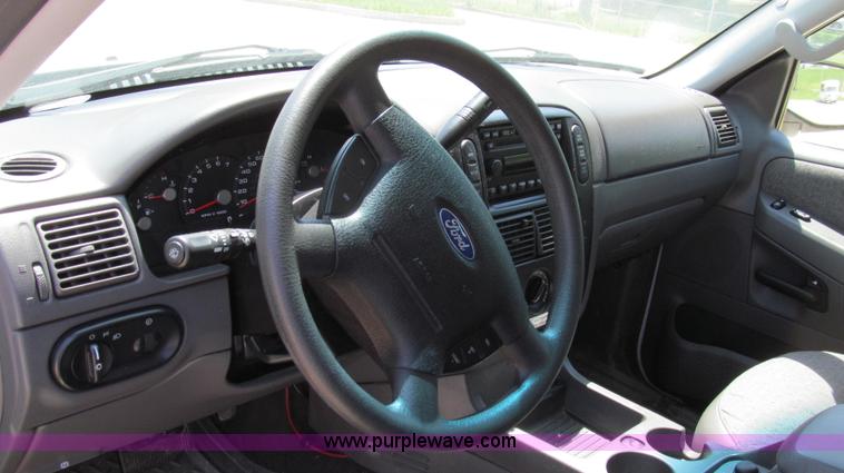 image for item E3945 2005 Ford Explorer SUV