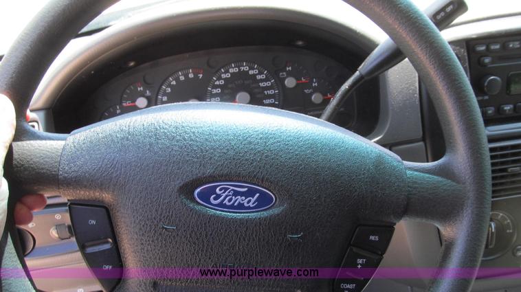 image for item E3945 2005 Ford Explorer SUV