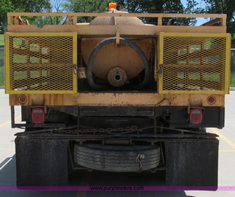 image for item E3946 1993 International 4900 flatbed truck water truck