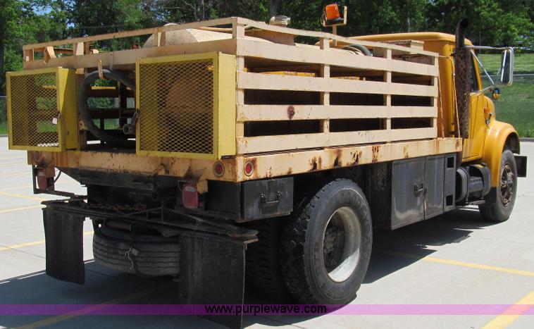 image for item E3946 1993 International 4900 flatbed truck water truck