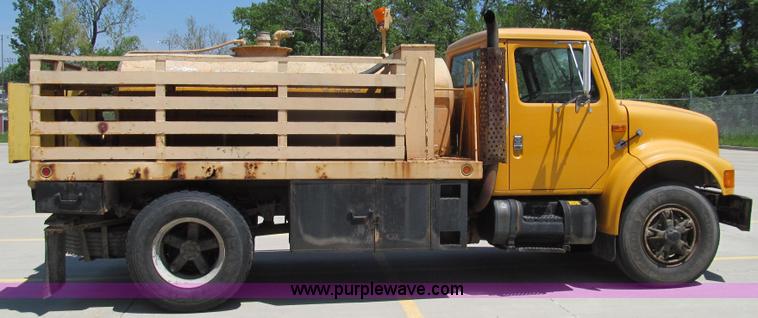 image for item E3946 1993 International 4900 flatbed truck water truck