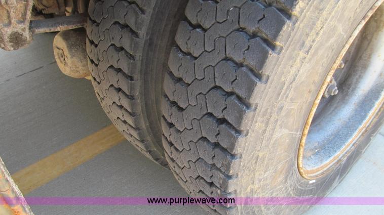 image for item E3946 1993 International 4900 flatbed truck water truck