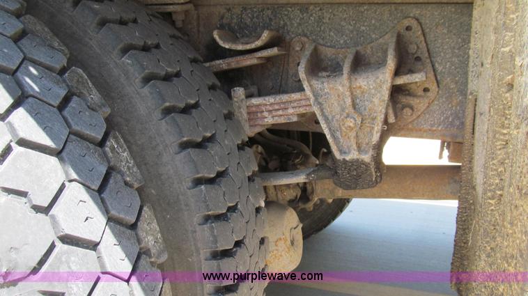 image for item E3946 1993 International 4900 flatbed truck water truck