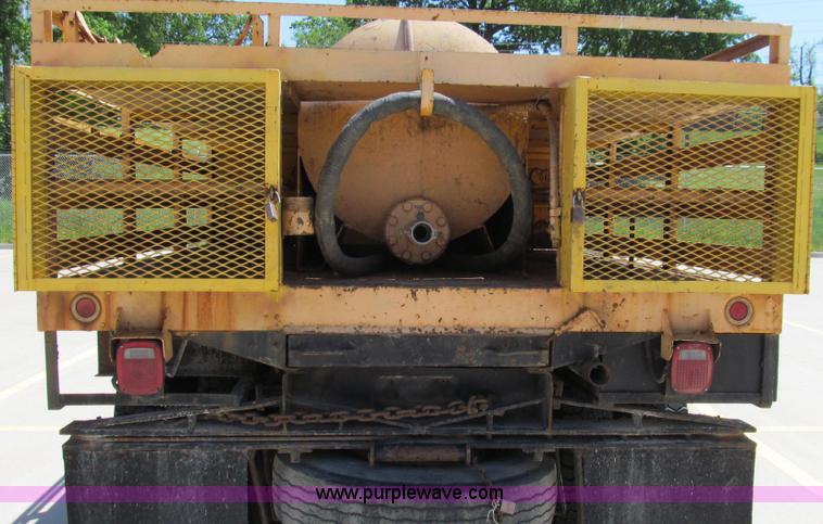 image for item E3946 1993 International 4900 flatbed truck water truck