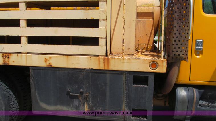 image for item E3946 1993 International 4900 flatbed truck water truck