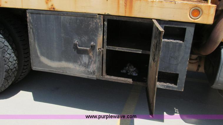 image for item E3946 1993 International 4900 flatbed truck water truck