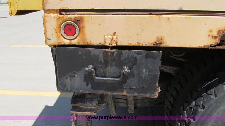 image for item E3946 1993 International 4900 flatbed truck water truck