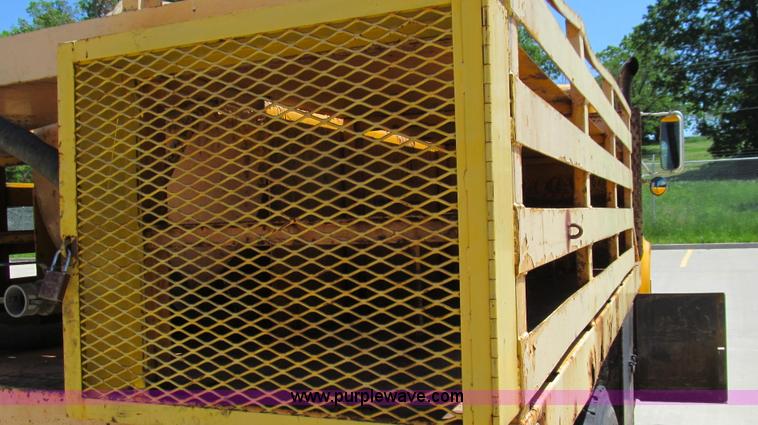 image for item E3946 1993 International 4900 flatbed truck water truck