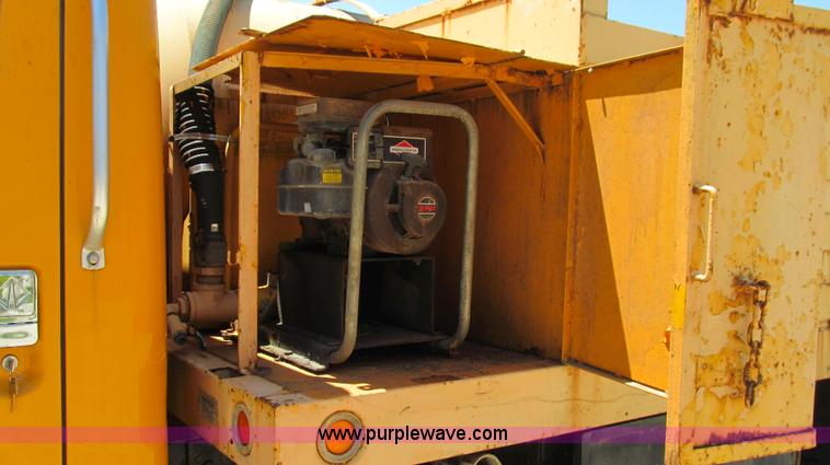 image for item E3946 1993 International 4900 flatbed truck water truck