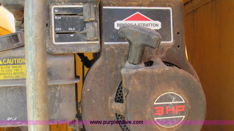 image for item E3946 1993 International 4900 flatbed truck water truck