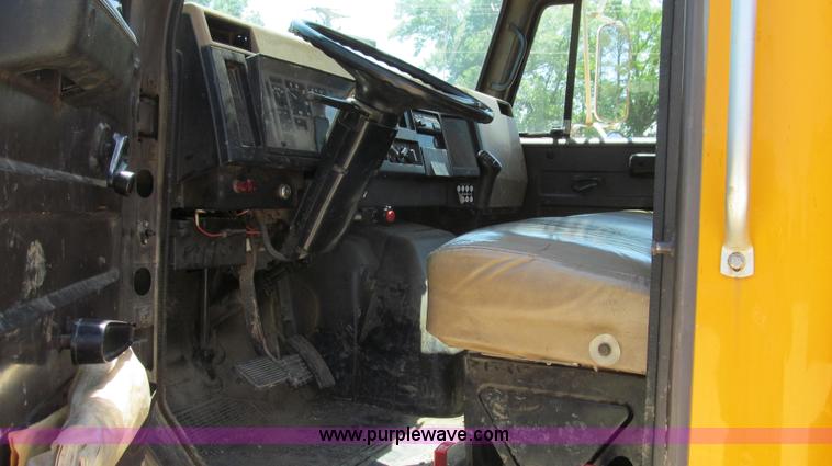 image for item E3946 1993 International 4900 flatbed truck water truck