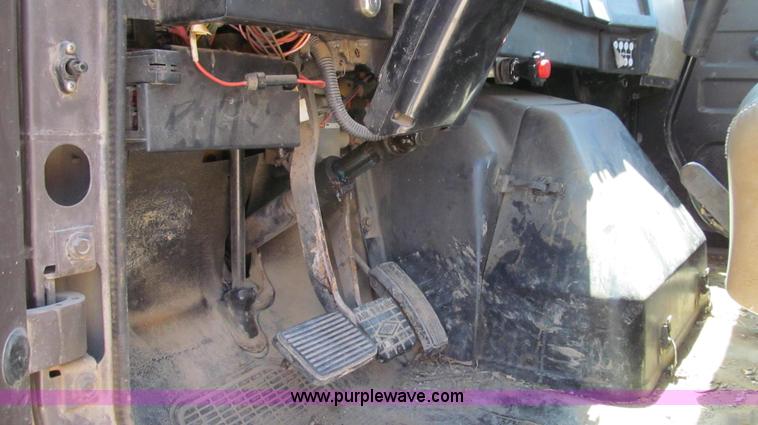 image for item E3946 1993 International 4900 flatbed truck water truck