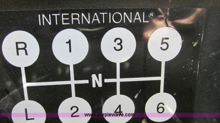 image for item E3946 1993 International 4900 flatbed truck water truck