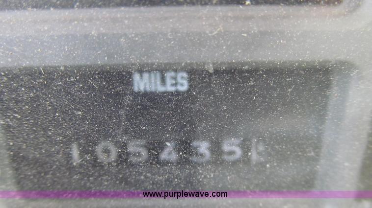 image for item E3946 1993 International 4900 flatbed truck water truck