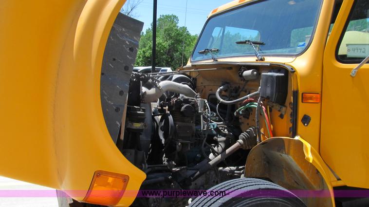 image for item E3946 1993 International 4900 flatbed truck water truck