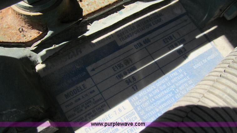 image for item E3946 1993 International 4900 flatbed truck water truck