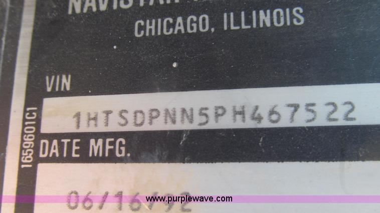 image for item E3946 1993 International 4900 flatbed truck water truck