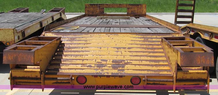 image for item E3950 1990 True-line trailer