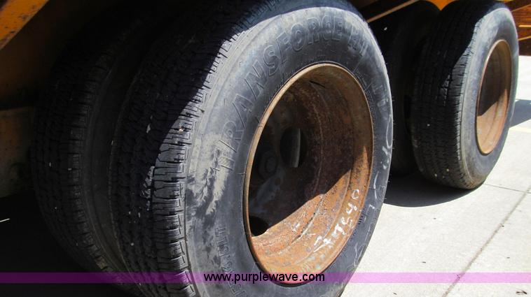 image for item E3950 1990 True-line trailer