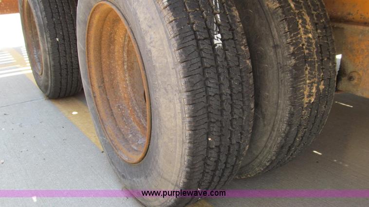 image for item E3950 1990 True-line trailer