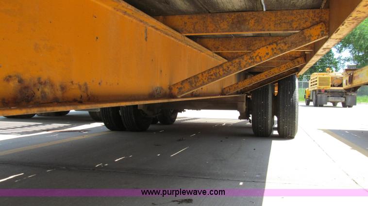 image for item E3950 1990 True-line trailer