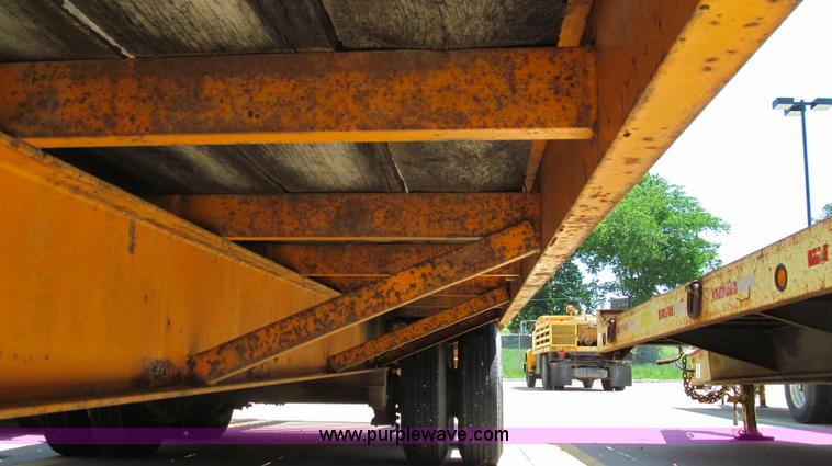 image for item E3950 1990 True-line trailer